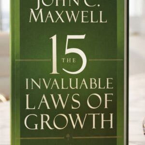 Front cover of The 15 Invaluable Laws of Growth: Live Them and Reach Your Potential by John C. Maxwell